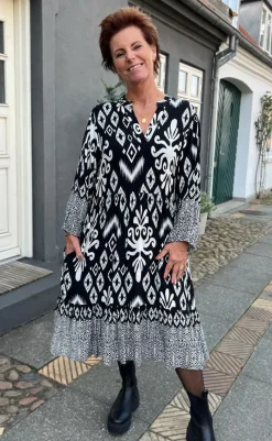 Kjole - Olinda - White / Black Paisley Kjoler