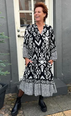 Kjole - Olinda - White / Black Paisley Kjoler
