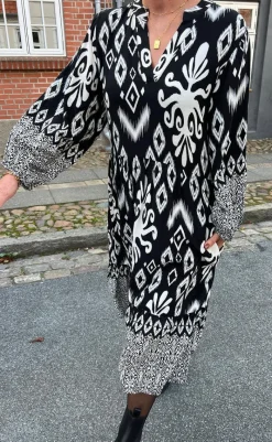 Kjole - Olinda - White / Black Paisley Kjoler