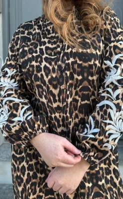 Hot Kjole - Tilde Long - Leopard W. Embroidery Kjoler