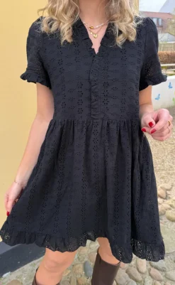 Hot Kjole - Catja Summer - Black Broderie Anglaise Kjoler