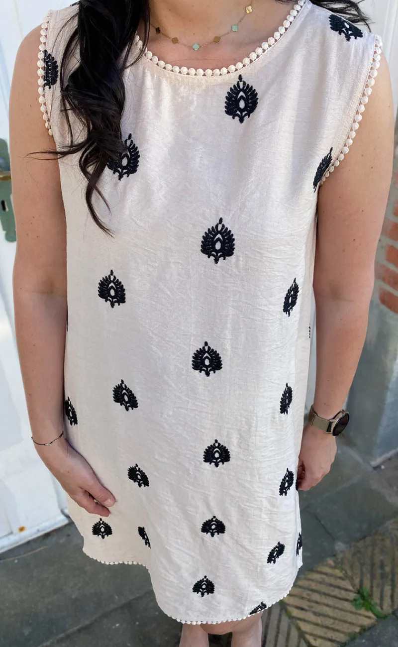 Sale Kjole - Zola - Beige W. Black Embroidery Kjoler