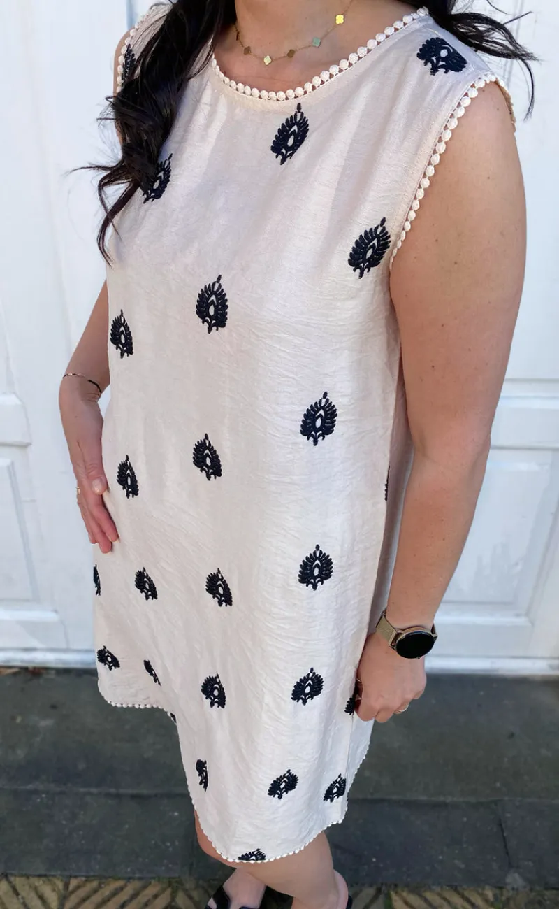 Sale Kjole - Zola - Beige W. Black Embroidery Kjoler