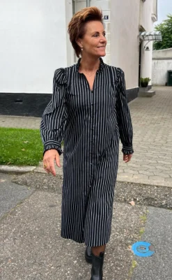 Sale Kjole - Tiki - Black W. White Stripes Kjoler