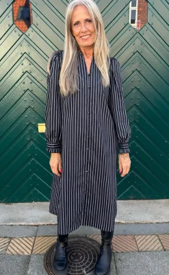 Sale Kjole - Tiki - Black W. White Stripes Kjoler