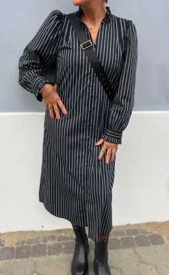Sale Kjole - Tiki - Black W. White Stripes Kjoler