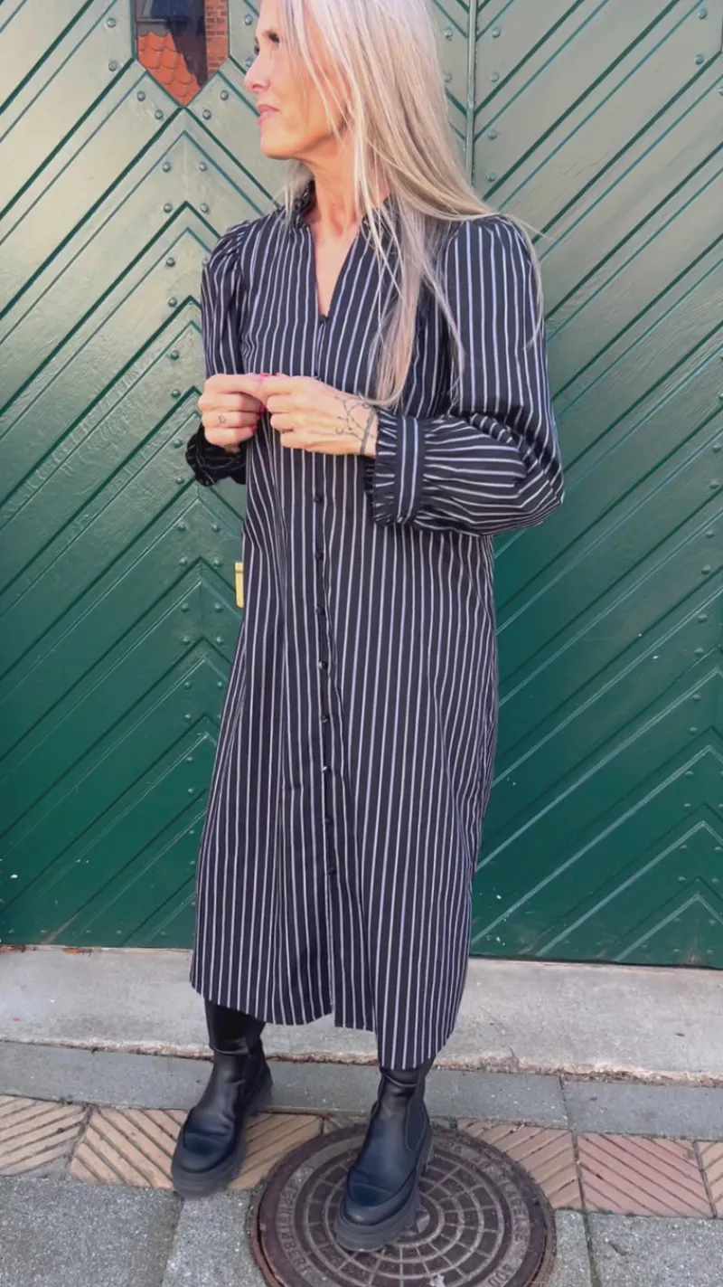 Sale Kjole - Tiki - Black W. White Stripes Kjoler