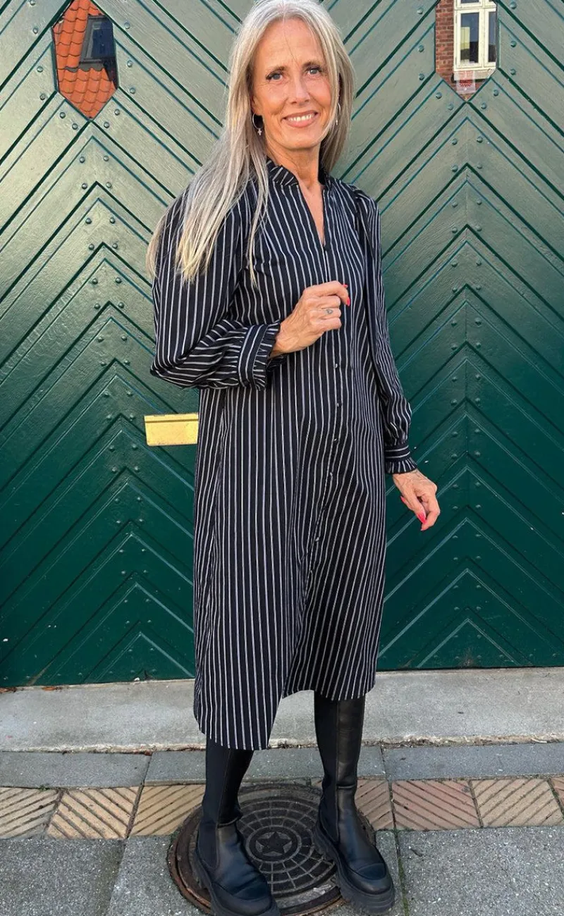 Sale Kjole - Tiki - Black W. White Stripes Kjoler