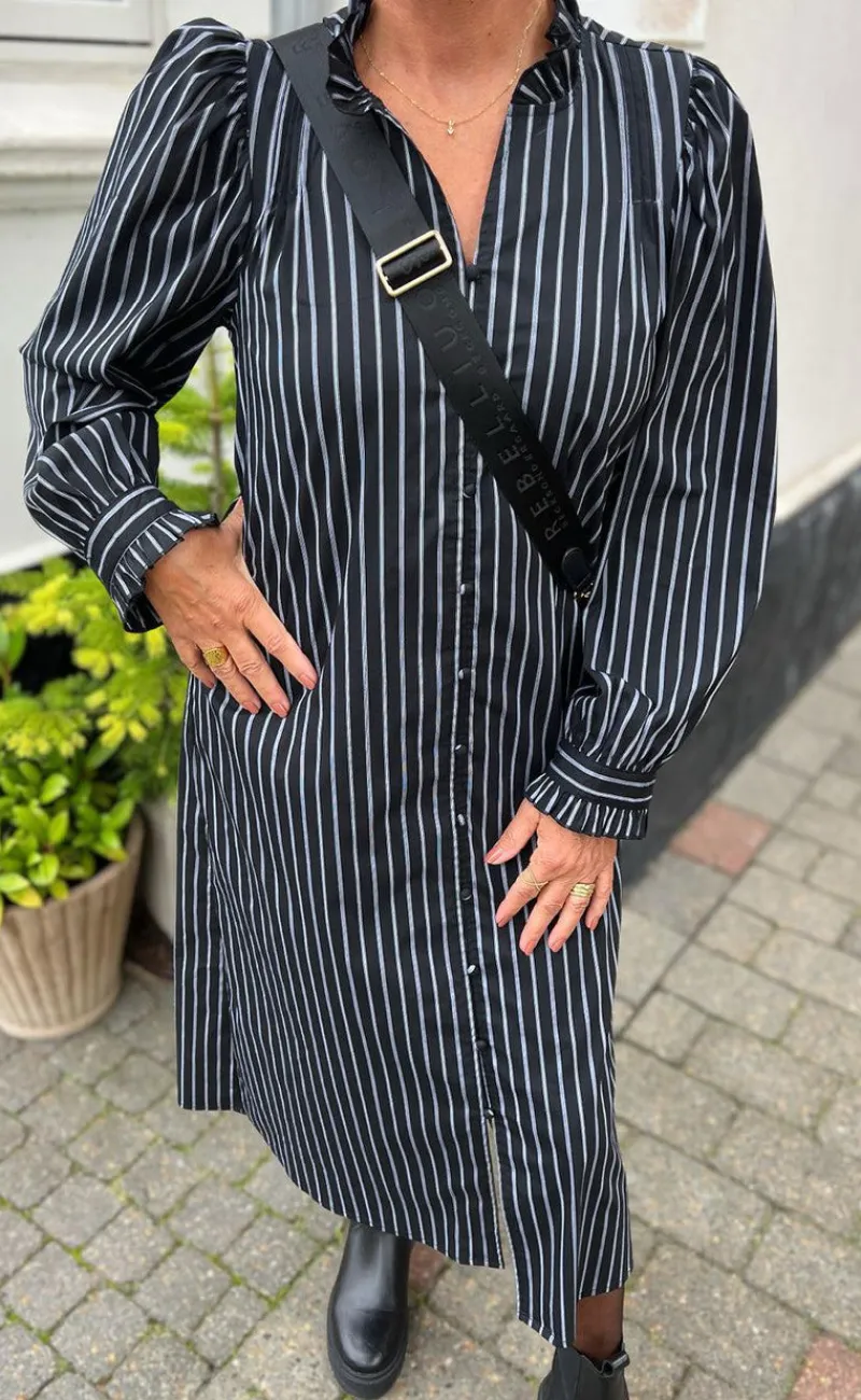 Sale Kjole - Tiki - Black W. White Stripes Kjoler