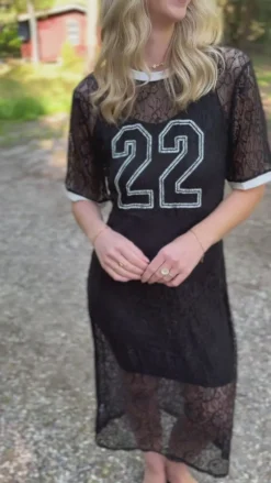 Best Kjole - Susanna Football - Black Lace (vendbar) Kjoler