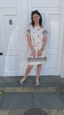 Sale Kjole - Laia - Beige W. Black Print Kjoler