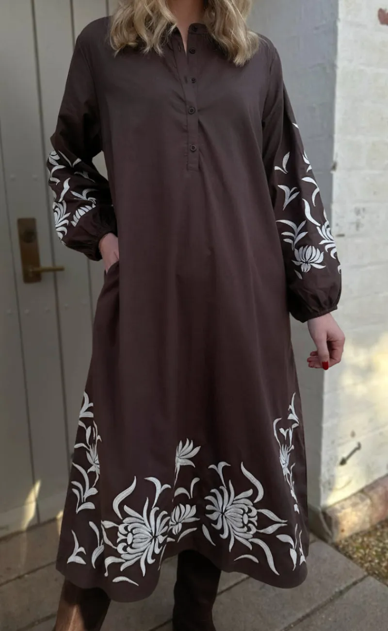 New Kjole - Tilde Long - Chocolate Brown W. Embroidery Kjoler