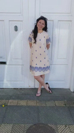 Outlet Kjole - Laia - Beige W. Blue Print Kjoler