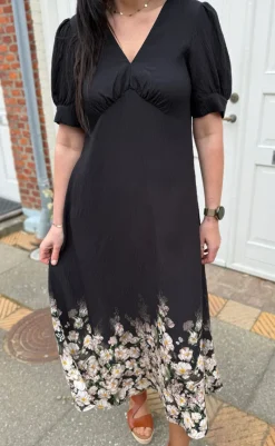Hot Kjole - Mirabelle - Black W. Flowers Kjoler