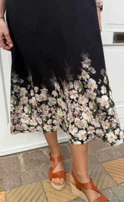 Hot Kjole - Mirabelle - Black W. Flowers Kjoler