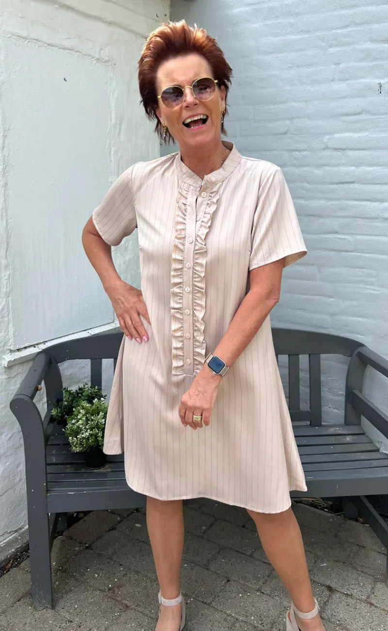 Online Kjole - Flora - Beige Pinstripe Kjoler