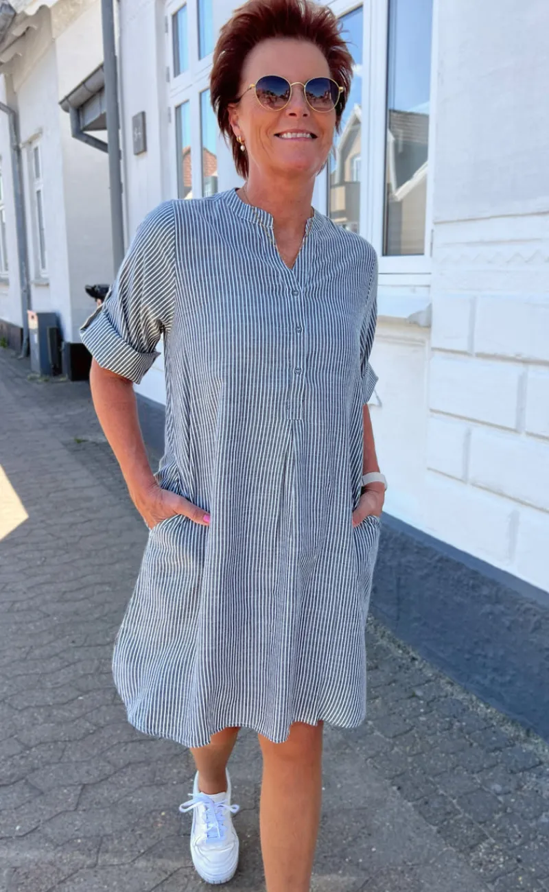 Outlet Kjole - Nia - Black Striped Kjoler