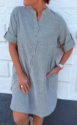 Outlet Kjole - Nia - Black Striped Kjoler