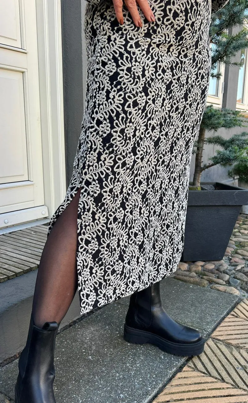 Discount Kjole - Lanza - Black W. White Paisley Kjoler