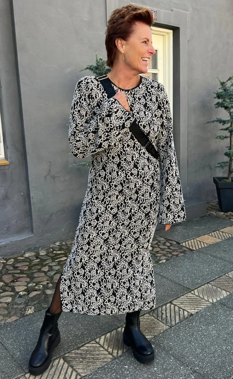 Discount Kjole - Lanza - Black W. White Paisley Kjoler