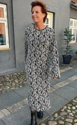 Discount Kjole - Lanza - Black W. White Paisley Kjoler