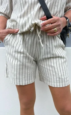 Outlet Shorts - Alba - Off White Shorts