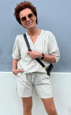 Outlet Shorts - Alba - Off White Shorts