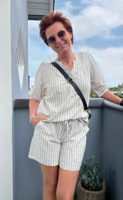 Outlet Shorts - Alba - Off White Shorts