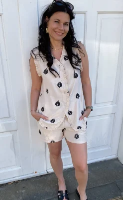 Online Shorts - Melania - Beige W. Black Embroidery Shorts