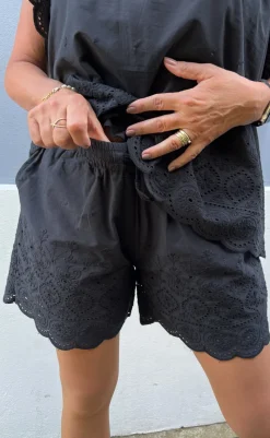 Best Shorts - Line - Black Shorts