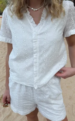 Hot Top - Catja - White Broderie Anglaise T-shirts & Toppe