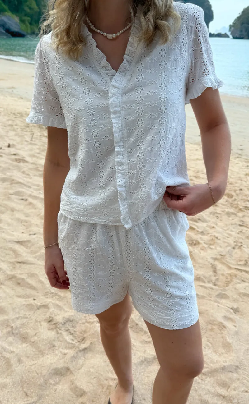 Hot Top - Catja - White Broderie Anglaise T-shirts & Toppe