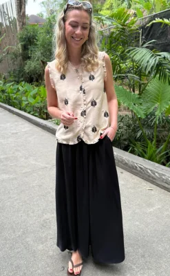 Online Top - Melania - Beige w. Black Embroidery T-shirts & Toppe