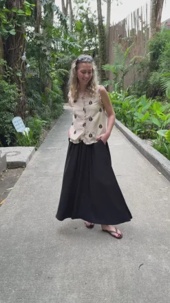 Online Top - Melania - Beige w. Black Embroidery T-shirts & Toppe