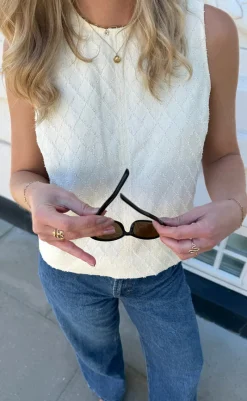 Hot Top - Naja - Off White Square T-shirts & Toppe