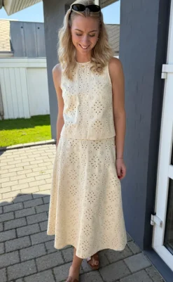 Clearance Top - Naja - Off White Denim W. Embroidery T-shirts & Toppe