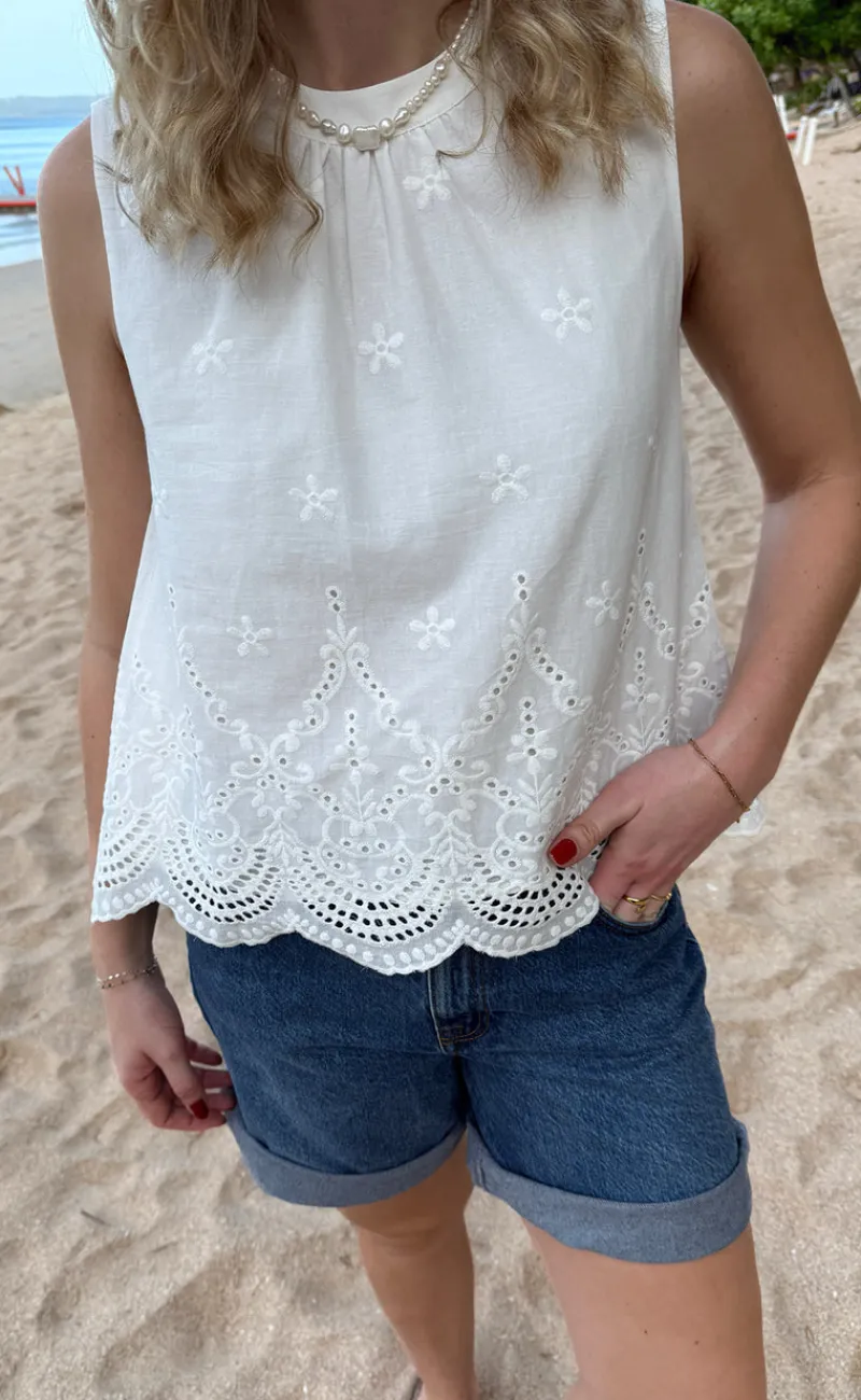 Top - Silja - White Broderie Anglaise T-shirts & Toppe