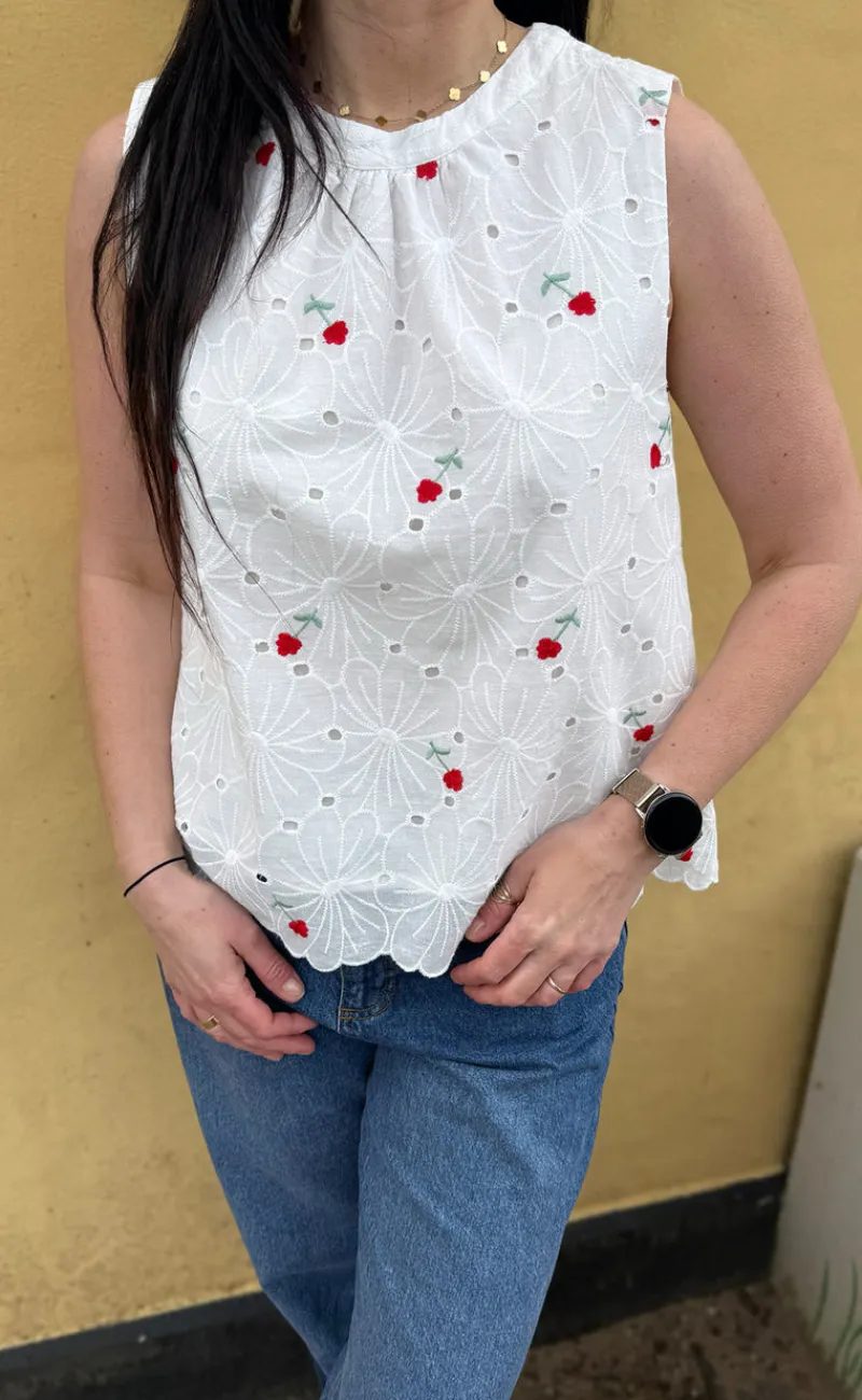 Best Top - Silja - White Lace W. Embroidery Flowers T-shirts & Toppe