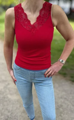Clearance Tim & Simonsen Top - Belen V-Lace - Rosso (vendbar) T-shirts & Toppe