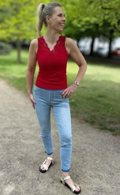 Clearance Tim & Simonsen Top - Belen V-Lace - Rosso (vendbar) T-shirts & Toppe