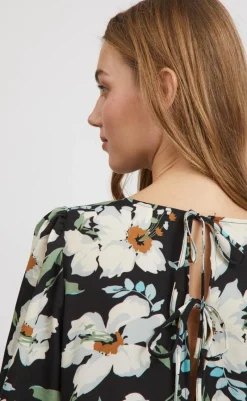 Clearance Kjole - Pay - Black w. flowers Kjoler